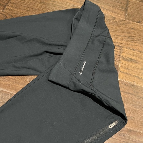Columbia hiking pant AND 2Xu cropped leggings - Picture 4 of 8